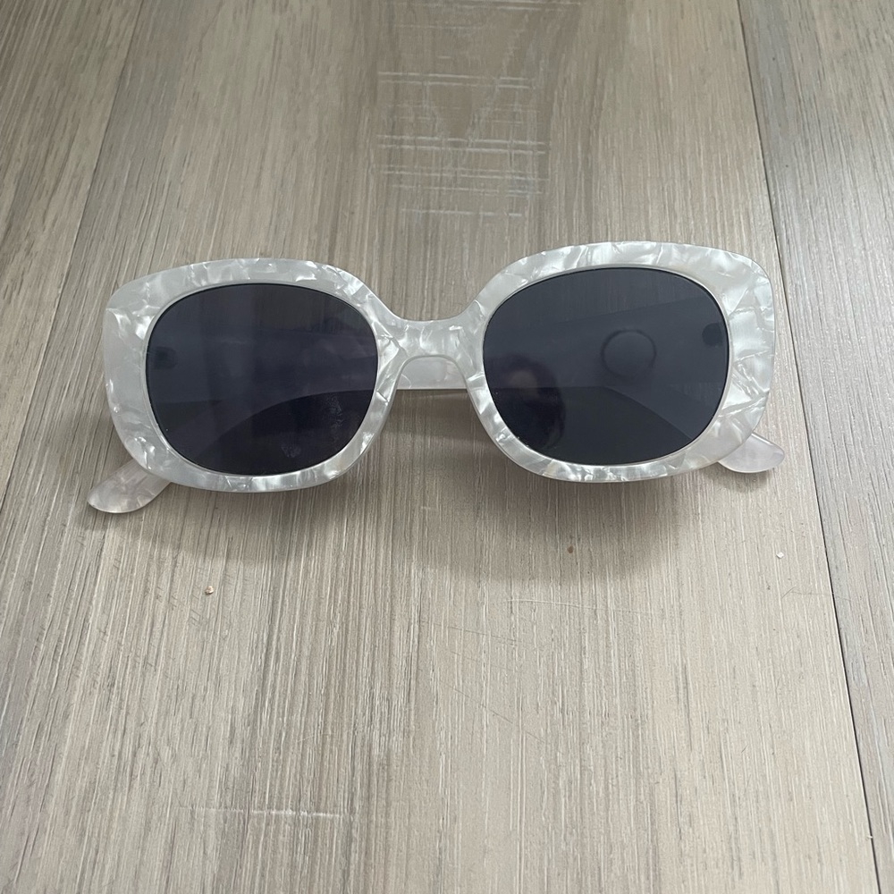 2 GLASSES FOR 20 DOLLARS